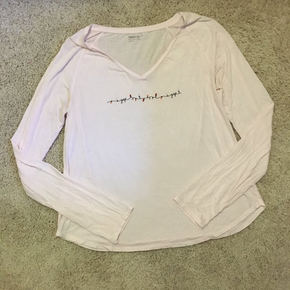 GAP Body Pastel Pink Christmas Lights Graphic Long Sleeve V-Neck Top Small - Picture 10 of 14